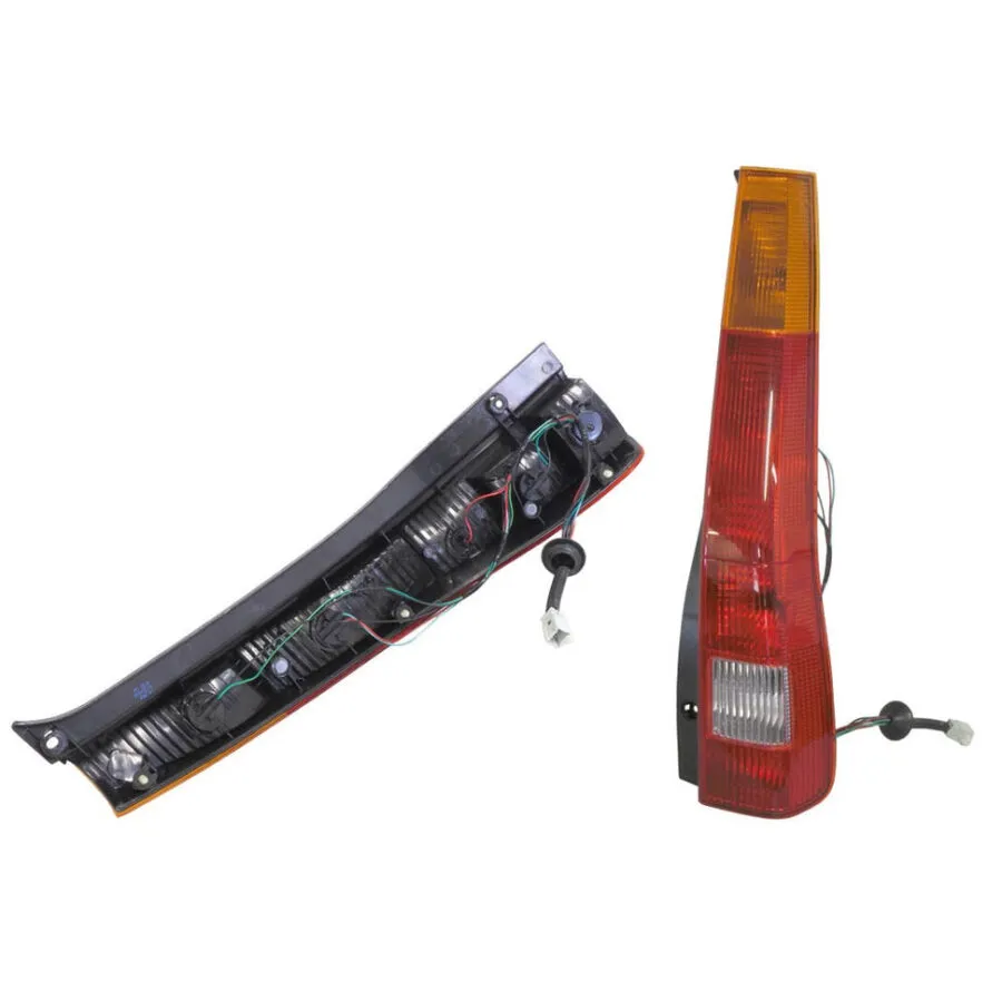Honda CR-V RD Wagon Right Tail Light, Built 12/2001 to 9/2004